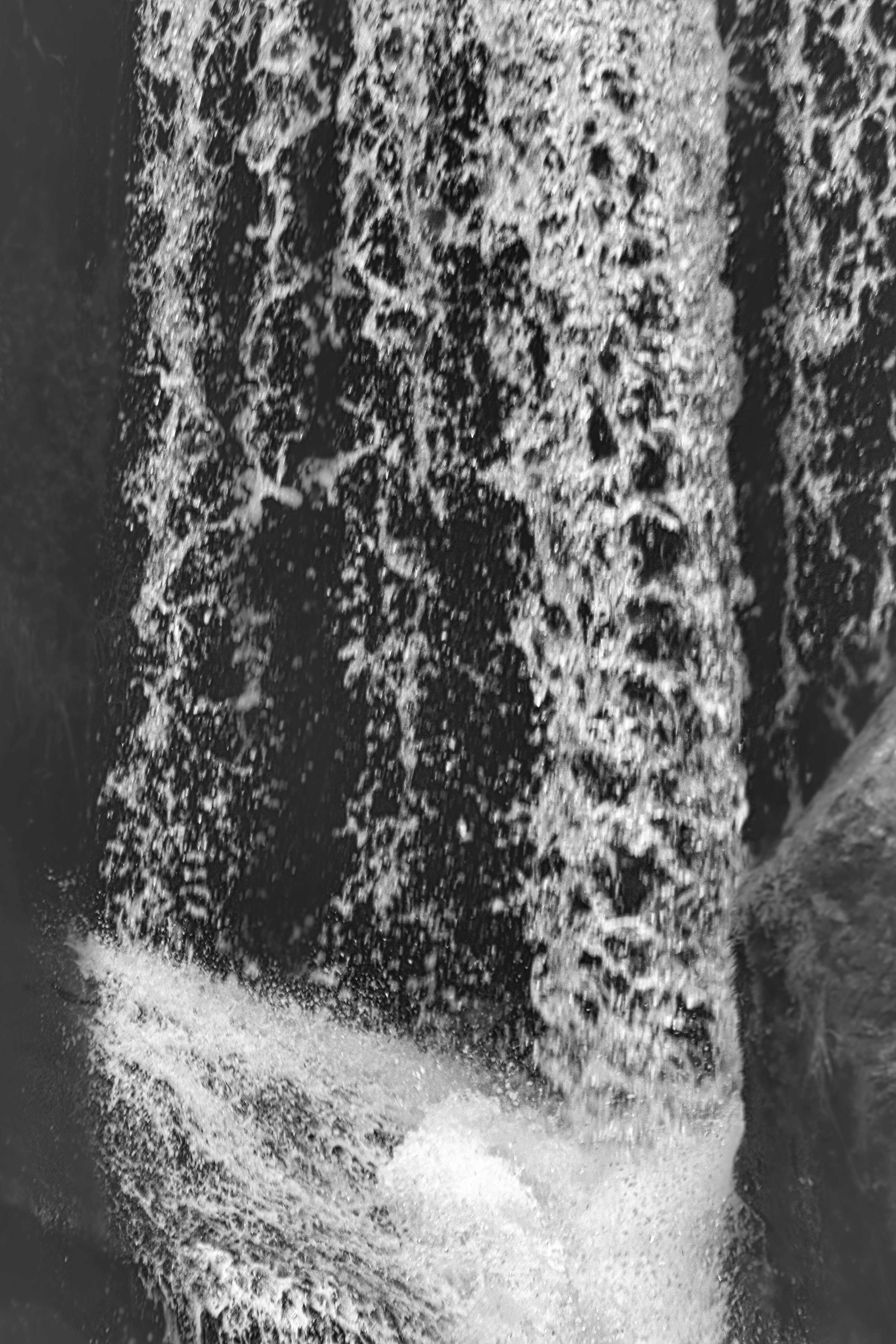 Black and White Waterfall | מפל מים בשחור לבן