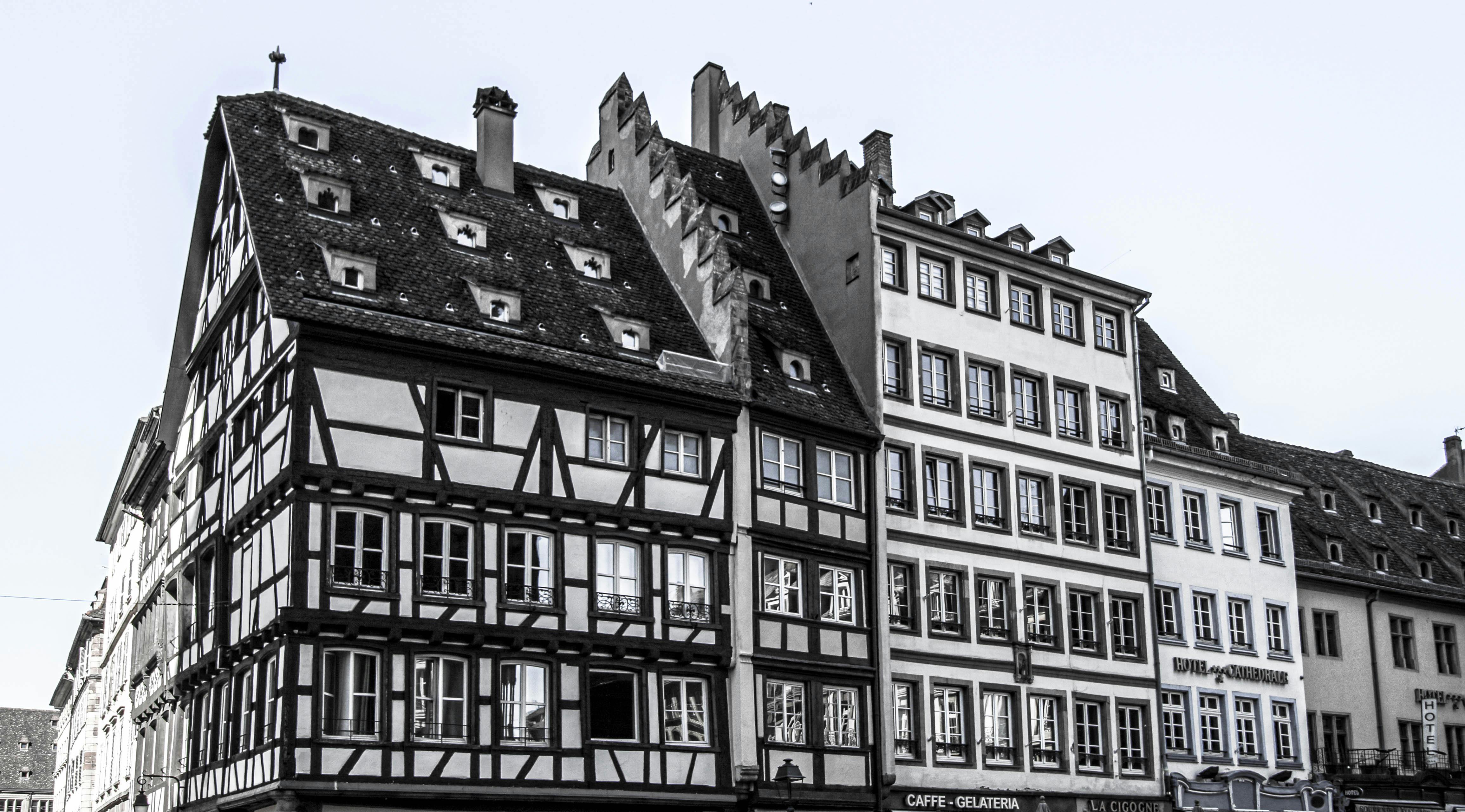 חזיתות בתי עץ היסטוריים באירופה בשחור לבן | Historic Half-Timbered European Houses Black and White